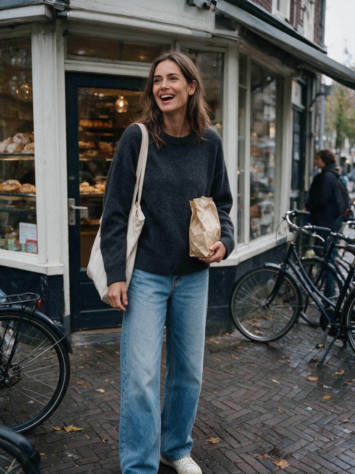 Oversized trui Maud in antraciet, buiten